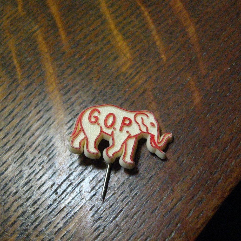 🐘 Republican Party Elephant Vintage Lapel Stick Pin